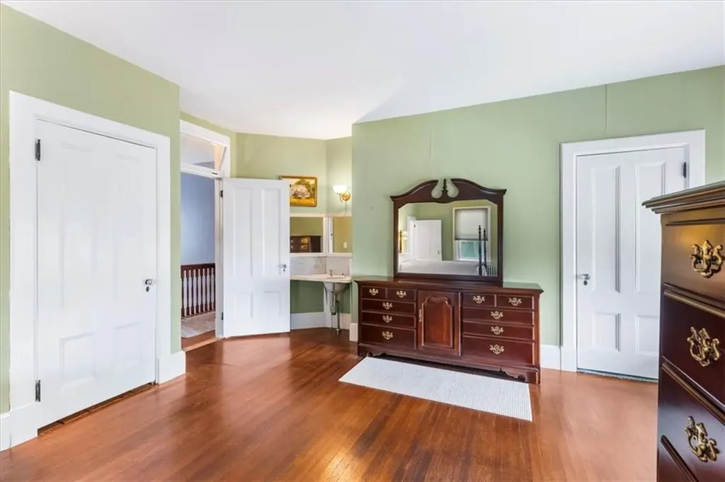 59 Woodland Road Woonsocket RI 02895