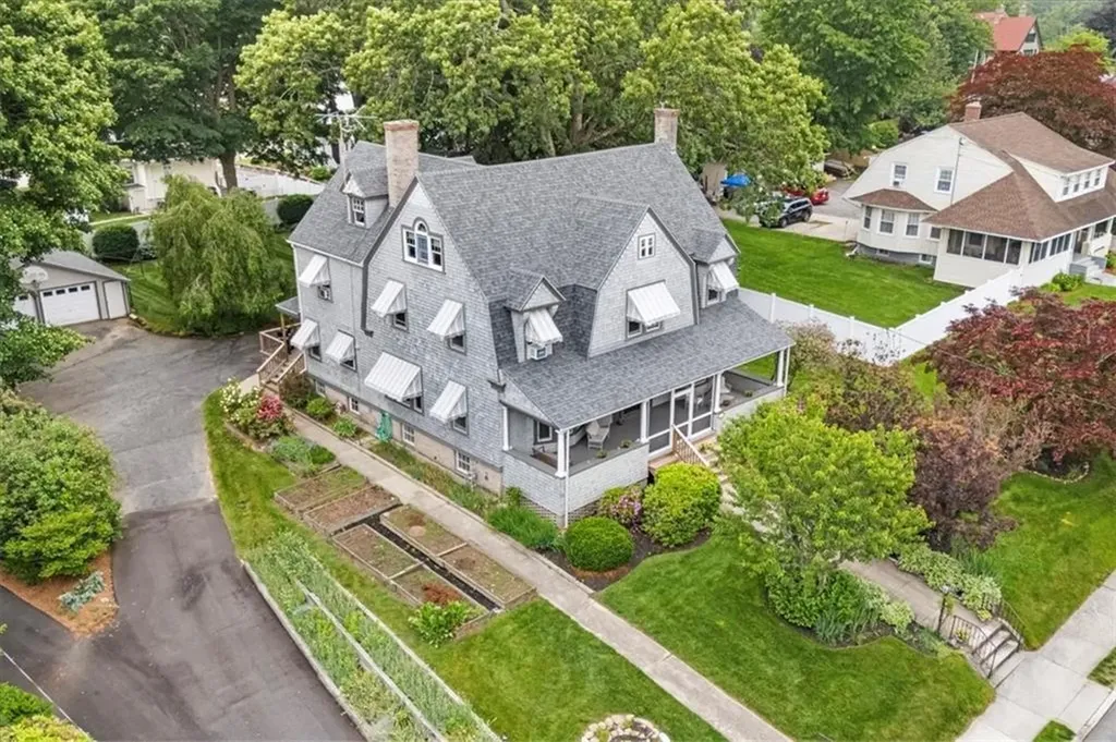 59 Woodland Road Woonsocket RI 02895