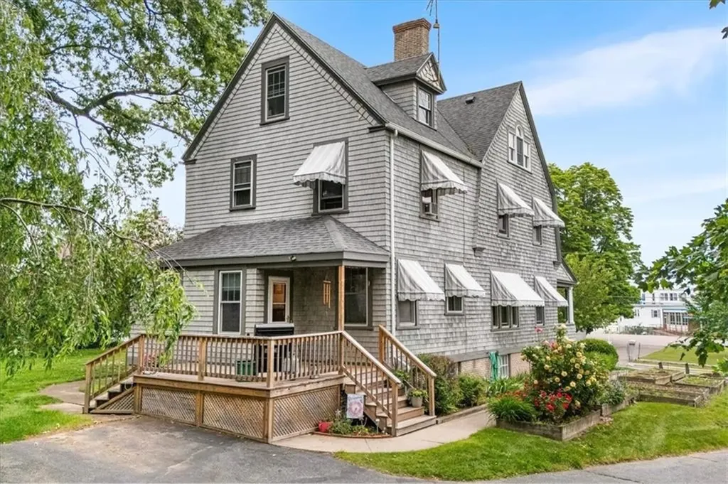 59 Woodland Road Woonsocket RI 02895