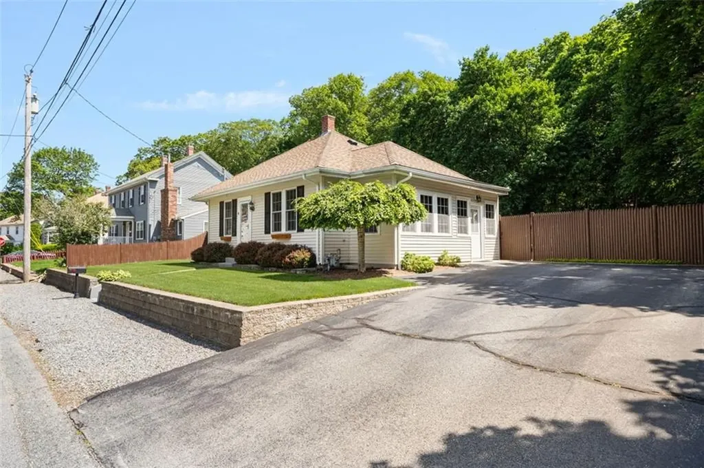 30 Lincoln Street Smithfield RI 02917