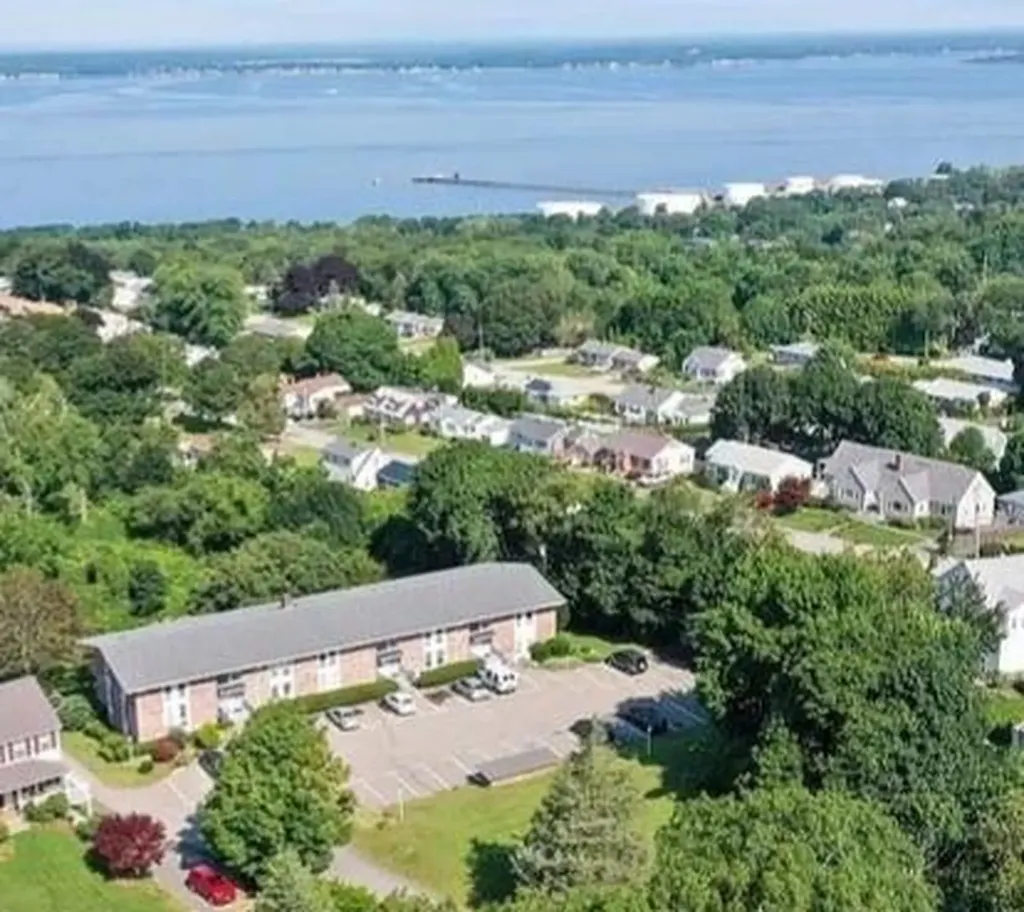 345 Main Road Street Tiverton RI 02878