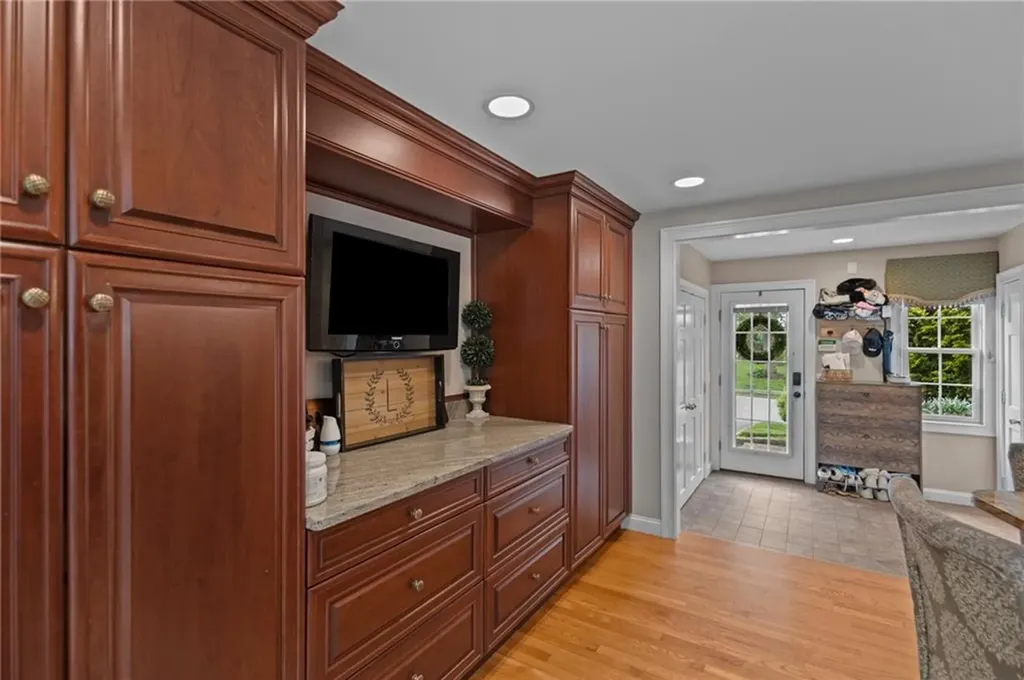 152 Glen Hills Drive Cranston RI 02920