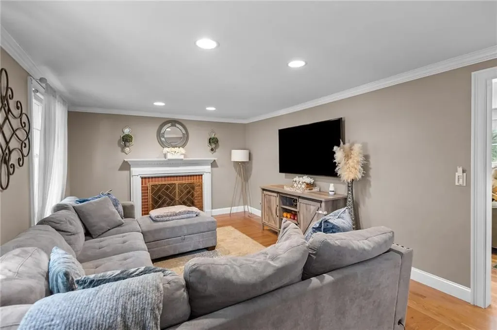152 Glen Hills Drive Cranston RI 02920