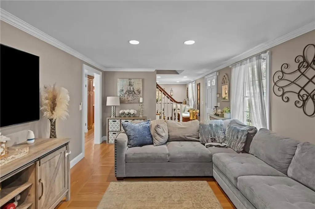 152 Glen Hills Drive Cranston RI 02920