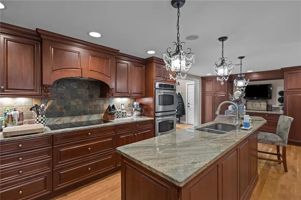 152 Glen Hills Drive Cranston RI 02920