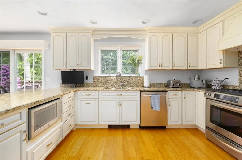 52 S Eagle Nest Drive Lincoln RI 02865
