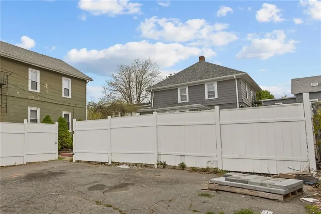 108 Johnson Street Pawtucket RI 02860