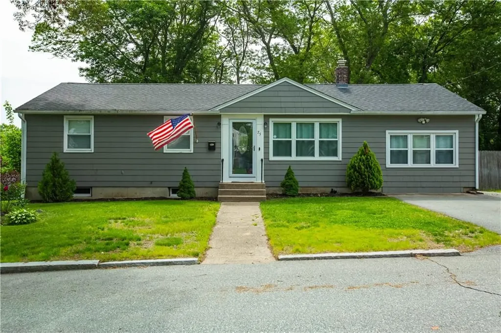 75 Pembroke Lane Coventry RI 02816