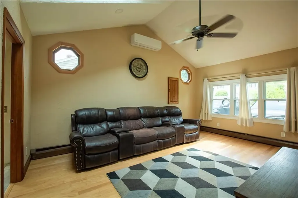 75 Pembroke Lane Coventry RI 02816