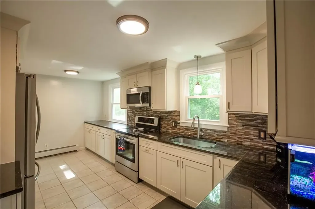75 Pembroke Lane Coventry RI 02816