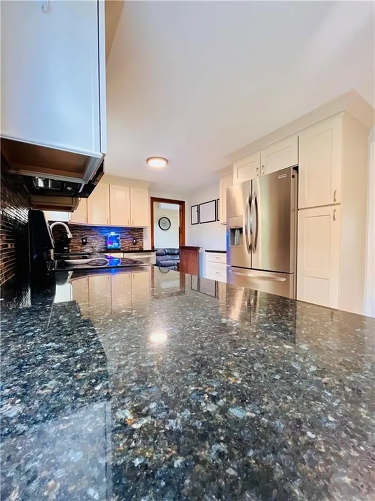 75 Pembroke Lane Coventry RI 02816