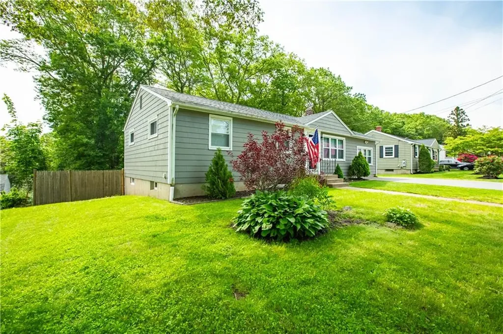 75 Pembroke Lane Coventry RI 02816