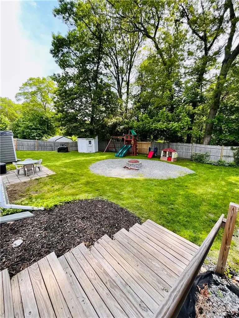 75 Pembroke Lane Coventry RI 02816