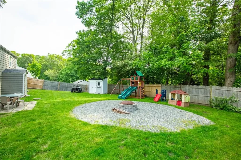 75 Pembroke Lane Coventry RI 02816