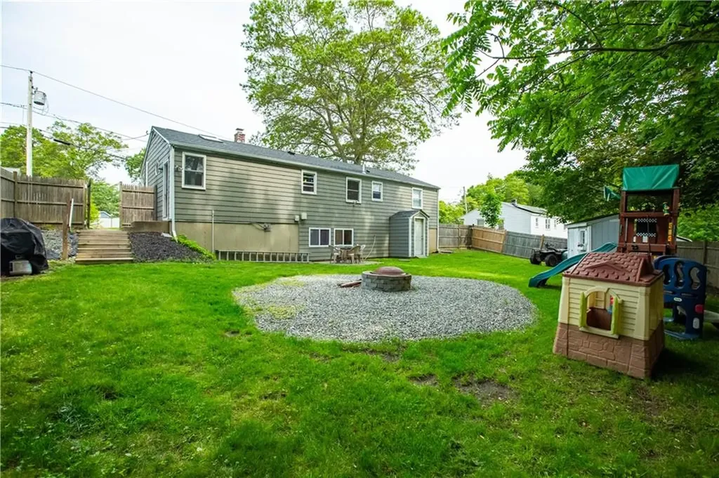 75 Pembroke Lane Coventry RI 02816
