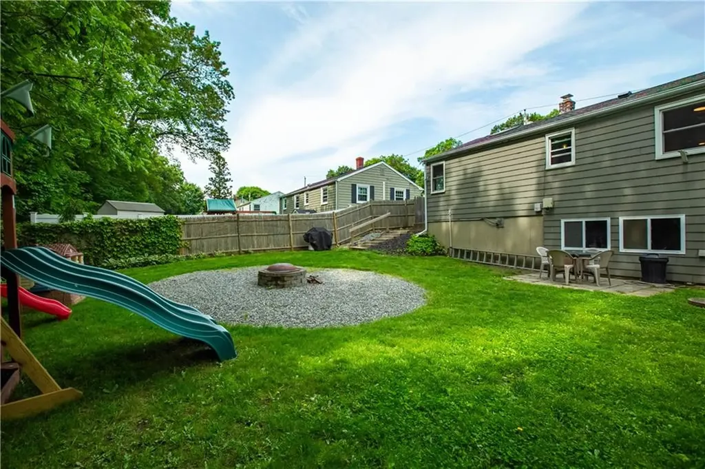 75 Pembroke Lane Coventry RI 02816