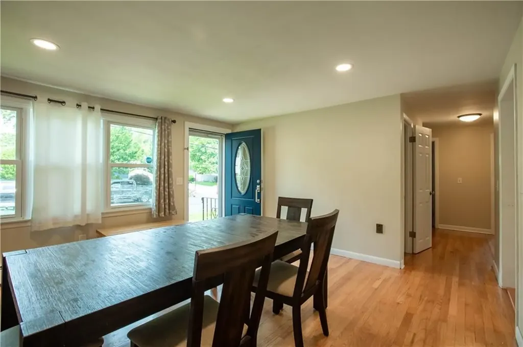 75 Pembroke Lane Coventry RI 02816