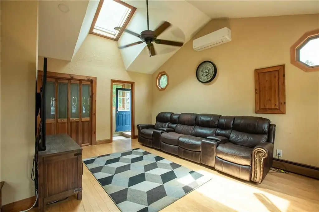75 Pembroke Lane Coventry RI 02816