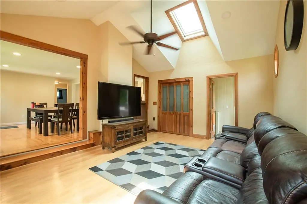 75 Pembroke Lane Coventry RI 02816