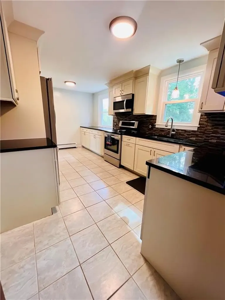 75 Pembroke Lane Coventry RI 02816