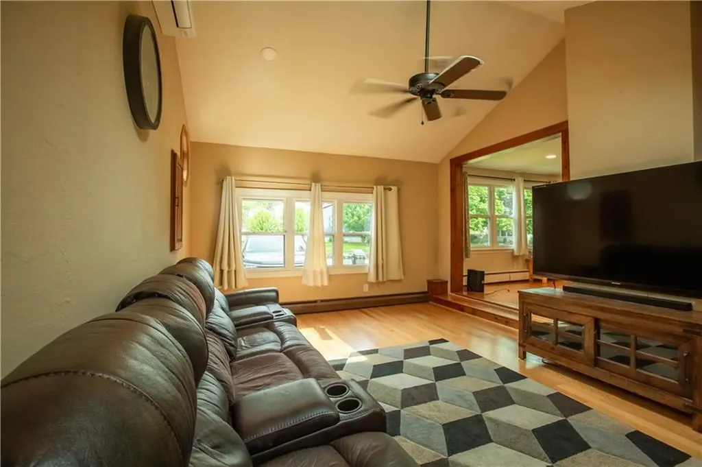 75 Pembroke Lane Coventry RI 02816