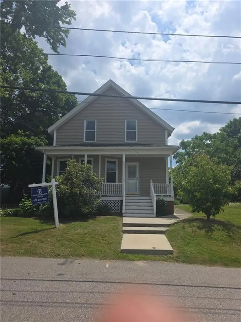 29 Hoppin Avenue East Providence RI 02914
