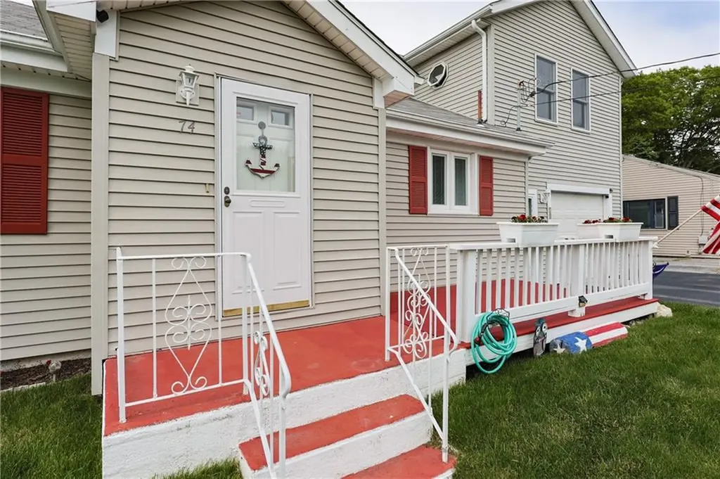 74 Warren Avenue Tiverton RI 02878