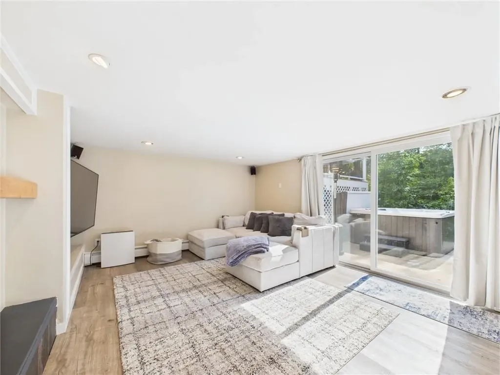 35 Westchester Way Warwick RI 02886