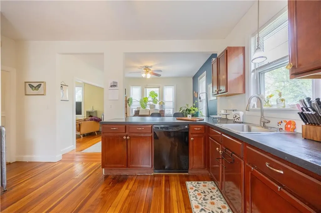 16 Malvern Avenue Cranston RI 02905