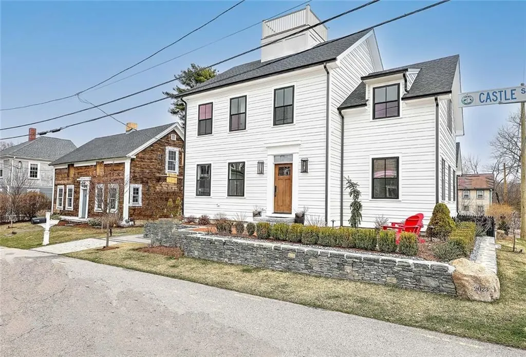 28 Castle Street East Greenwich RI 02818