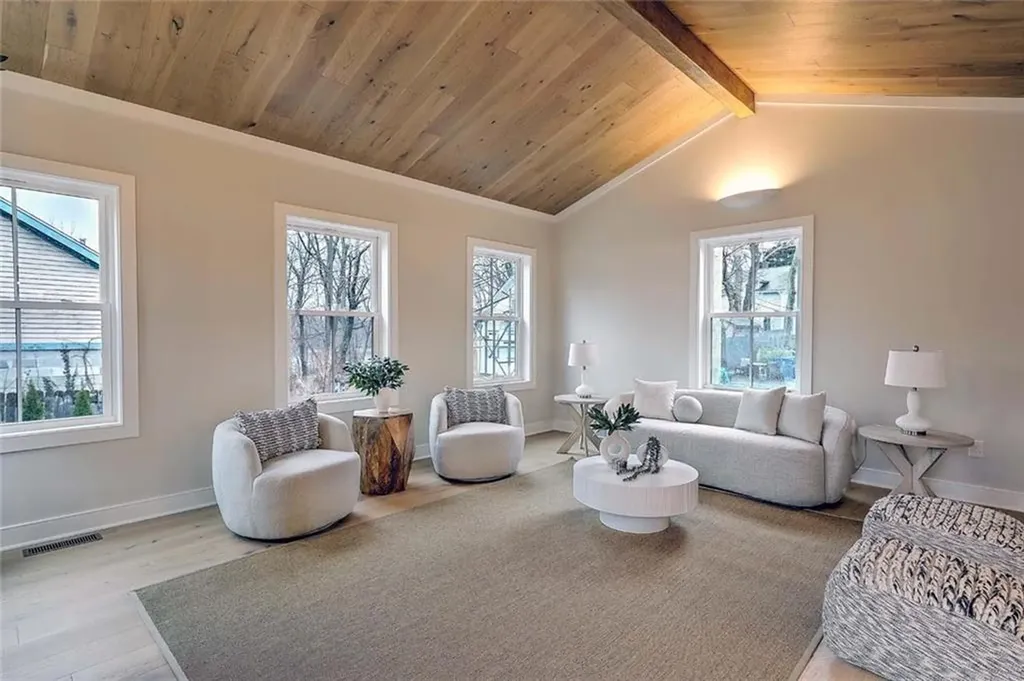 28 Castle Street East Greenwich RI 02818