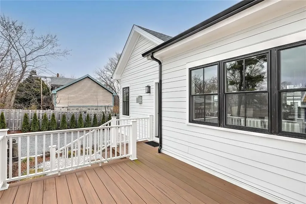 28 Castle Street East Greenwich RI 02818