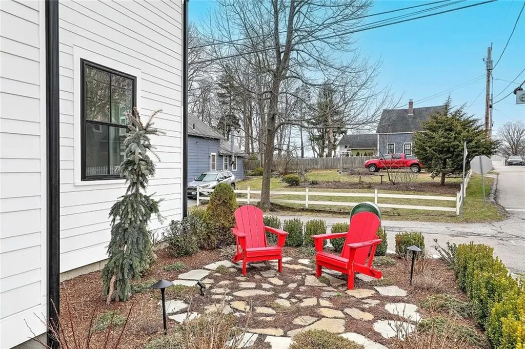 28 Castle Street East Greenwich RI 02818