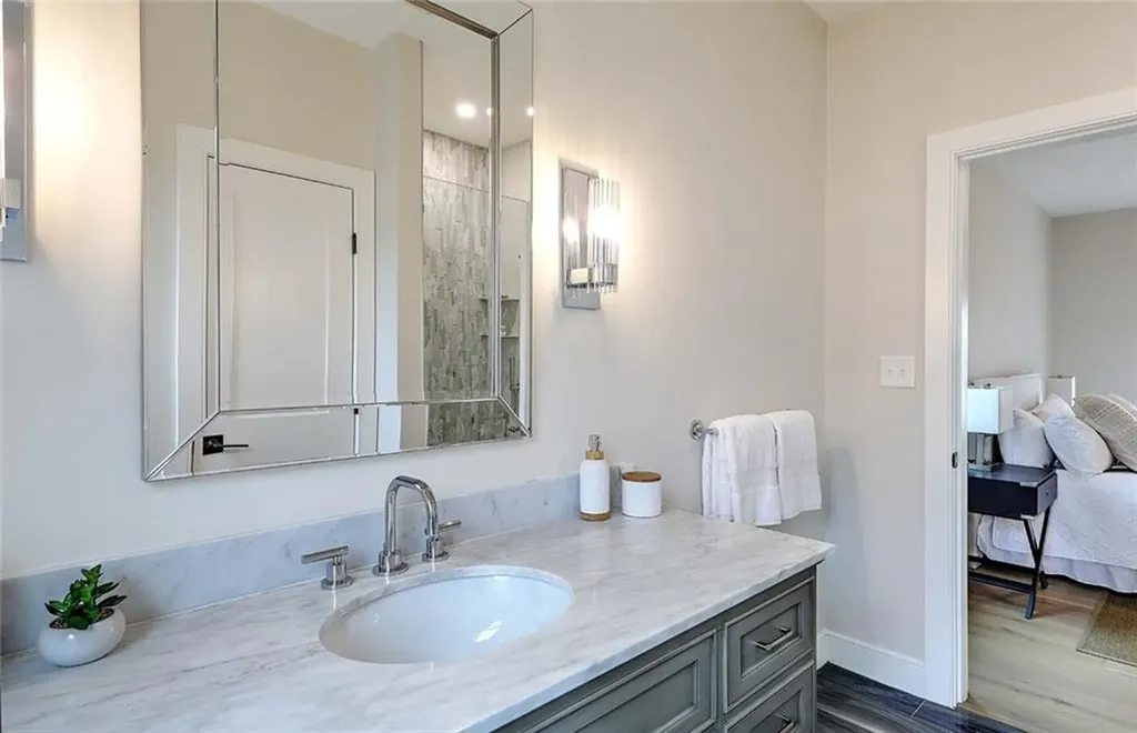 28 Castle Street East Greenwich RI 02818