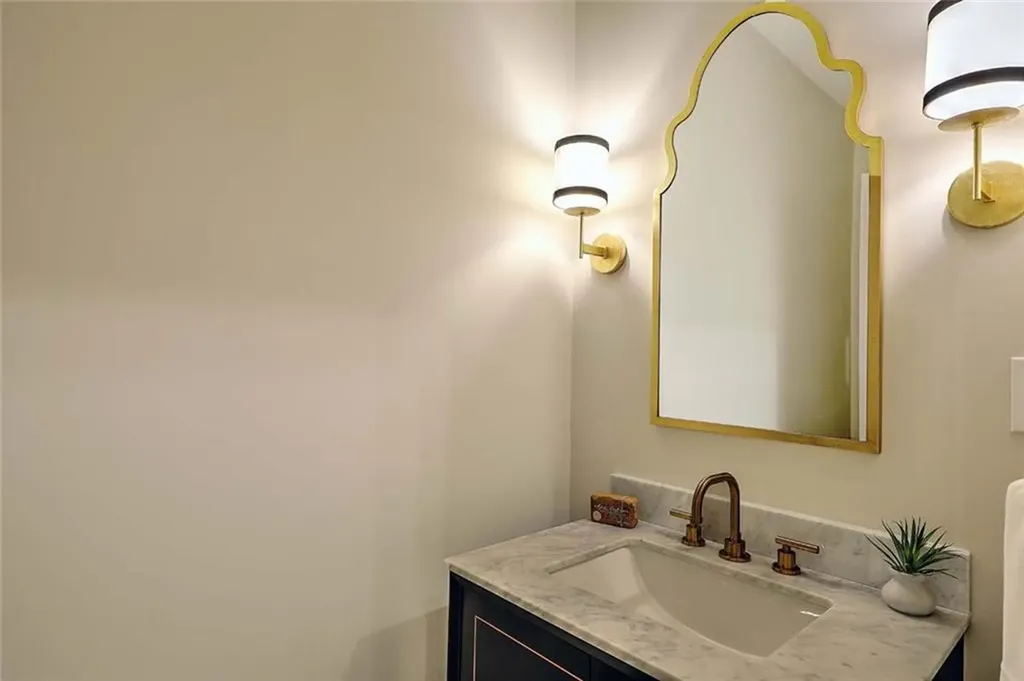 28 Castle Street East Greenwich RI 02818