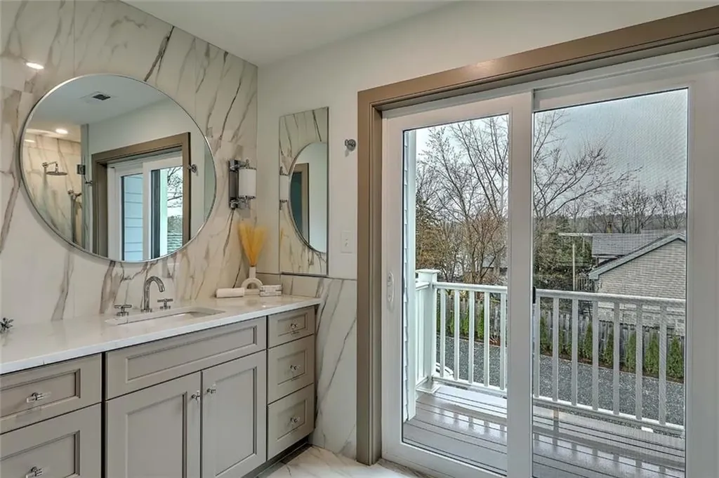 28 Castle Street East Greenwich RI 02818