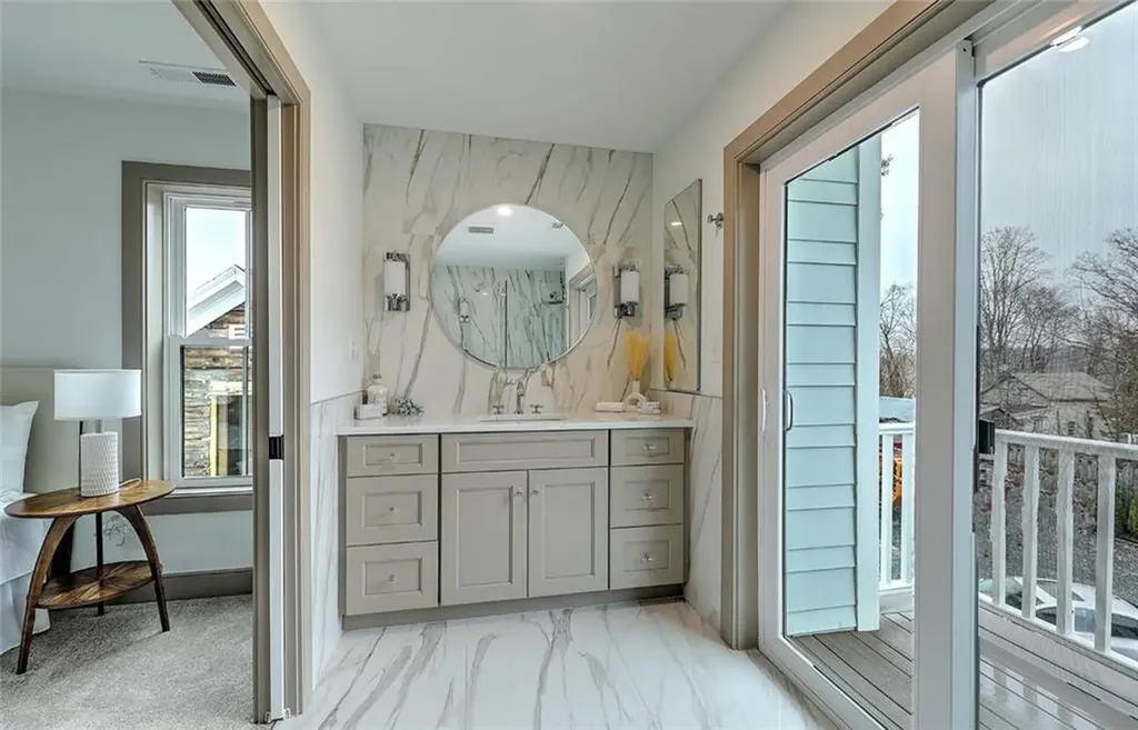 28 Castle Street East Greenwich RI 02818