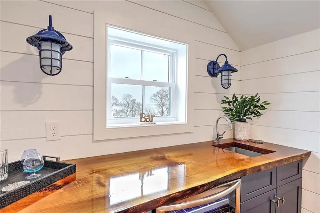 28 Castle Street East Greenwich RI 02818