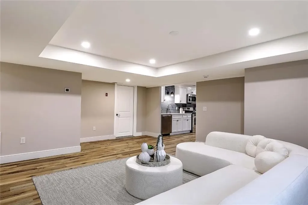 28 Castle Street East Greenwich RI 02818