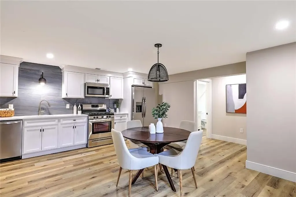 28 Castle Street East Greenwich RI 02818