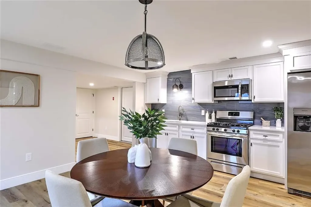 28 Castle Street East Greenwich RI 02818