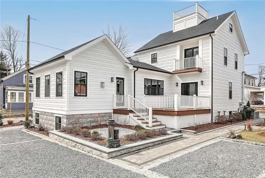 28 Castle Street East Greenwich RI 02818