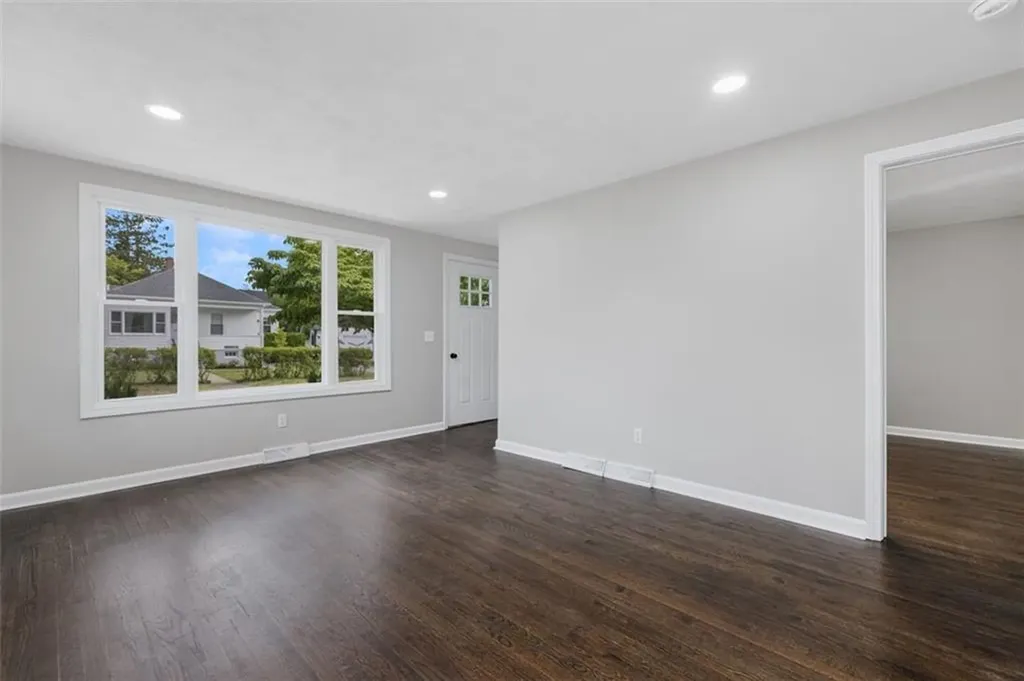 21 Victor Emanuel Avenue Providence RI 02904