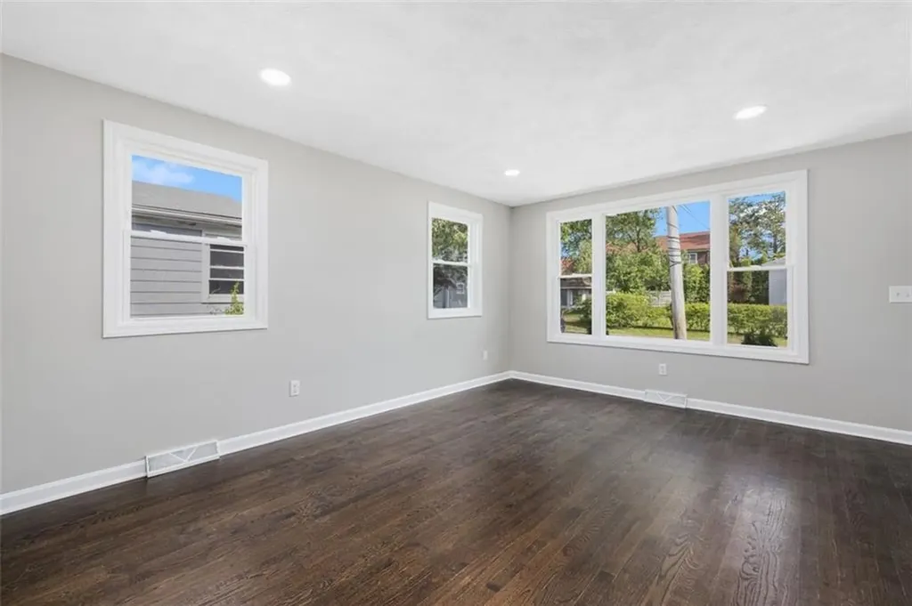 21 Victor Emanuel Avenue Providence RI 02904