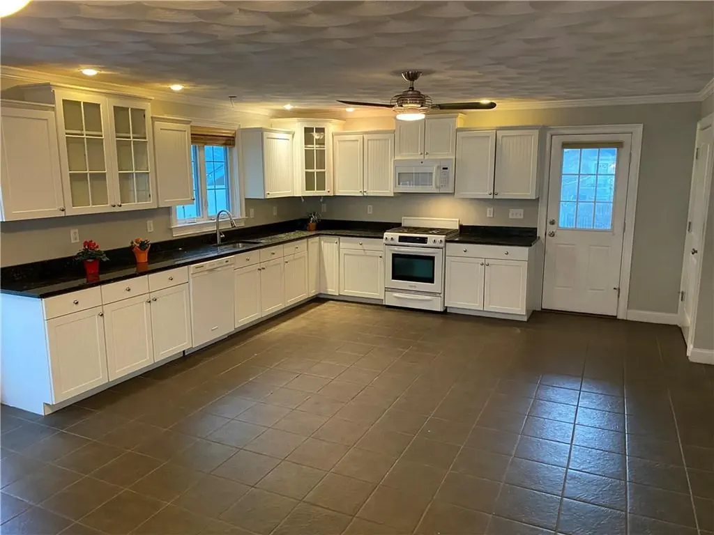 65 Hatfield Street Pawtucket RI 02861