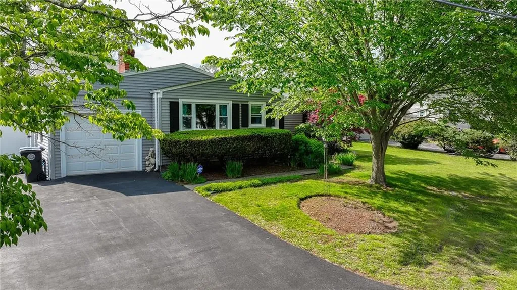 11 Laurelhurst Road Cranston RI 02920