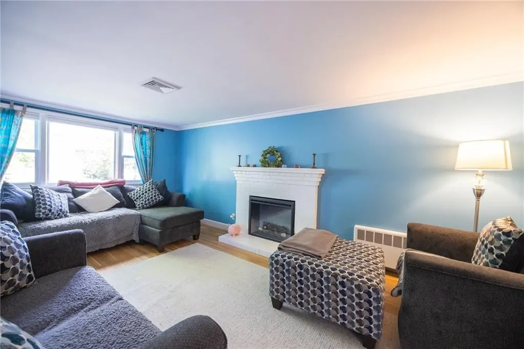 11 Laurelhurst Road Cranston RI 02920