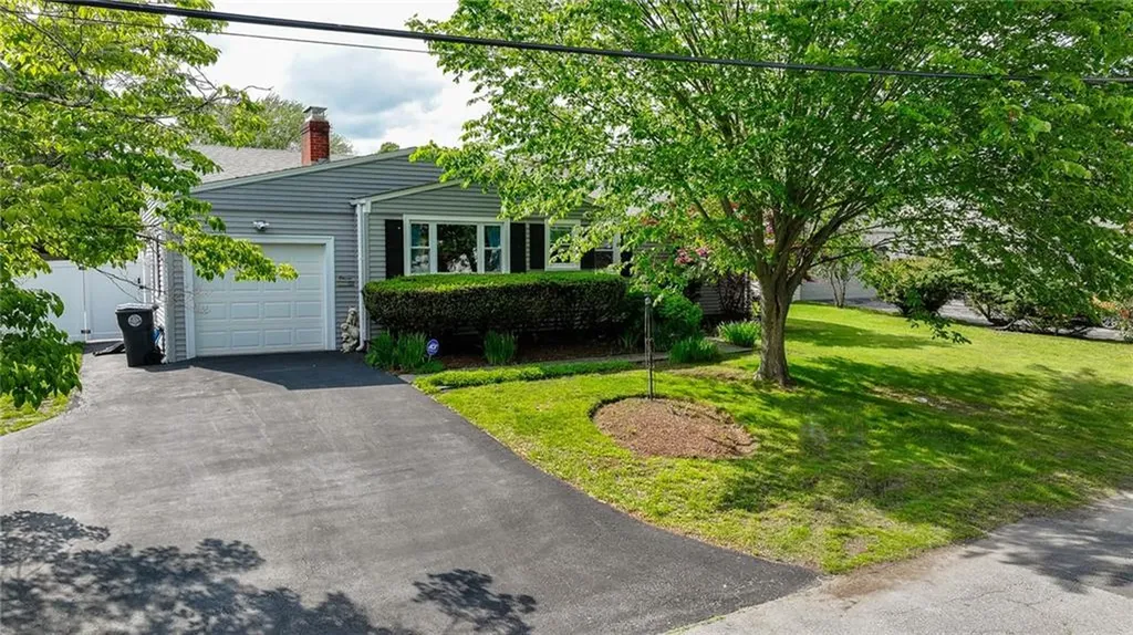 11 Laurelhurst Road Cranston RI 02920