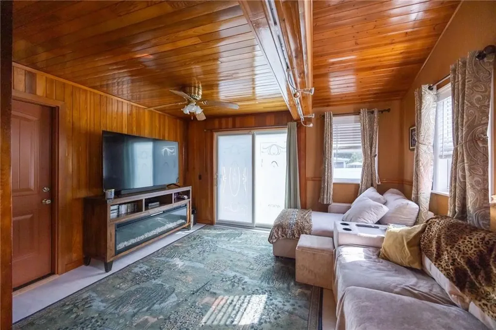 11 Laurelhurst Road Cranston RI 02920