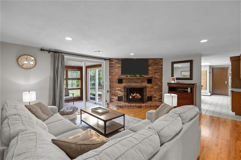 15 Womantam Lane Cumberland RI 02864